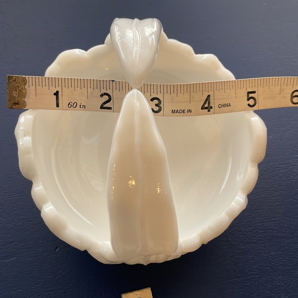 Vintage Westmoreland Pansy Milk Glass Trinket Dish - Picture 5 of 5